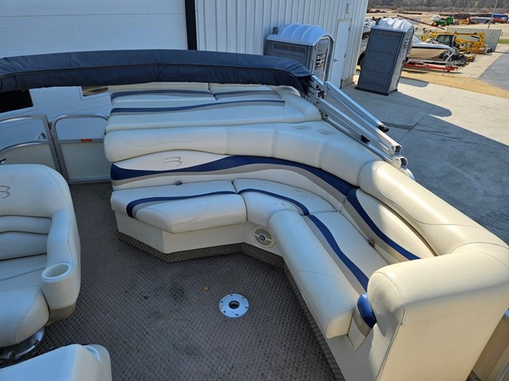 #21-•-bennington-2075rl-20'-pontoon-boat-image-16
