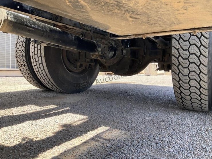 2007-freightliner-m2-106-image-28