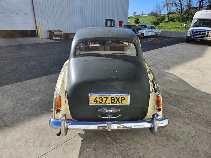 #35-•-rolls-royce-silver-cloud-sedan-image-4