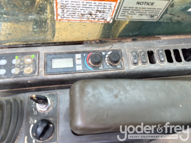 2005-caterpillar-330-image-38