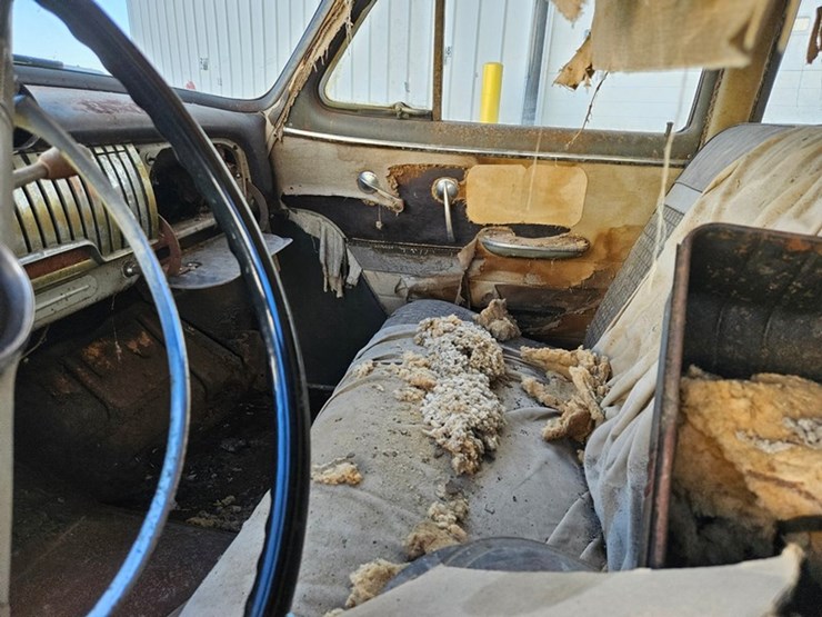 #33-•-1952-chevrolet-styleline-deluxe-sedan-image-31