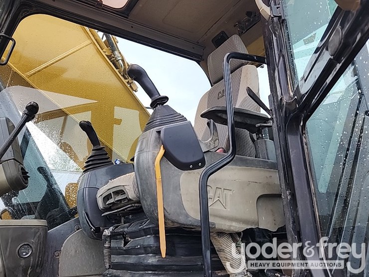 2011-caterpillar-328d-image-34