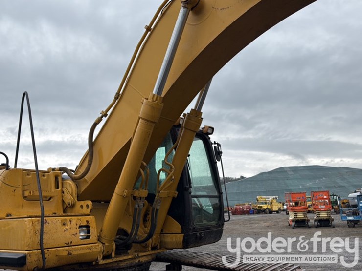 2005-caterpillar-330-image-13