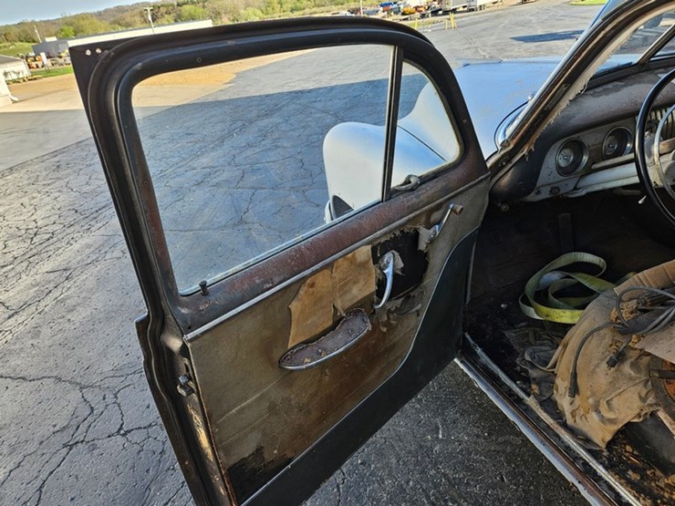 #33-•-1952-chevrolet-styleline-deluxe-sedan-image-22