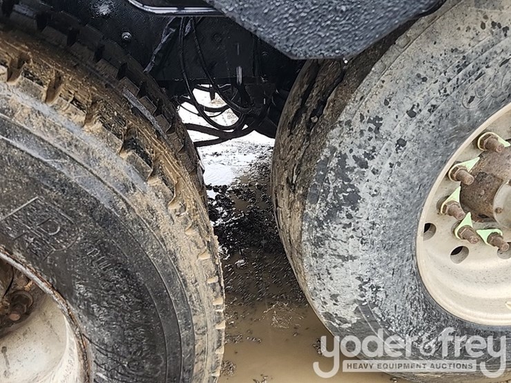 2010-mack-gu713-image-9