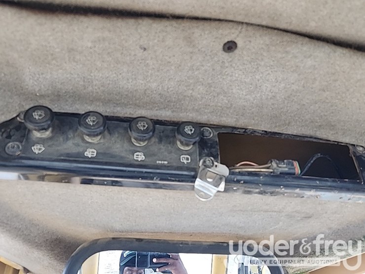 2004-caterpillar-d6n-lgp-image-31