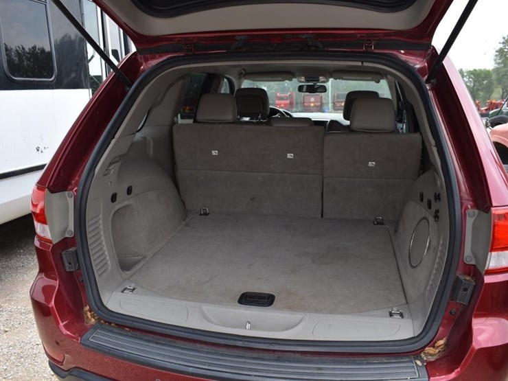 2012-jeep-grand-cherokee-image-11