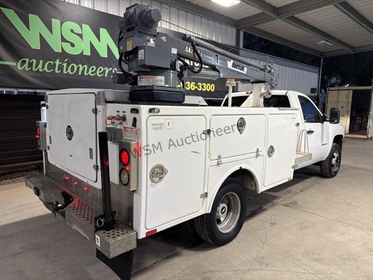 2012-chevrolet-silverado-3500-image-9