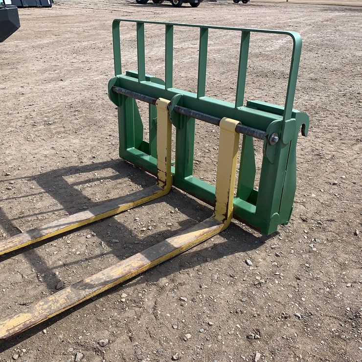 MDS John Deere Pallet Forks
