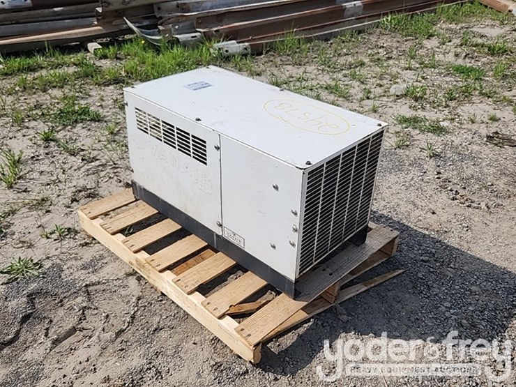 vanair-air-compressor,-hydraulic-driven,-truck-mounted-image-1