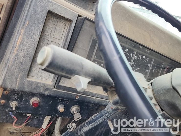 1989-international-7100-image-23