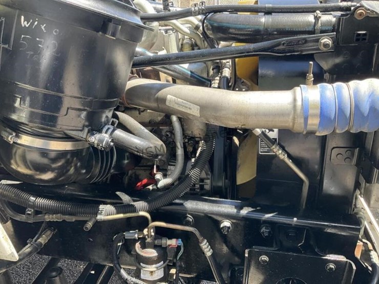 2007-freightliner-m2-106-image-12