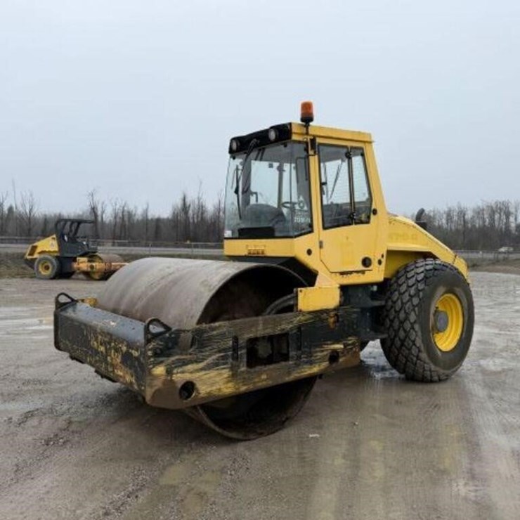 2011 BOMAG BW211D-40