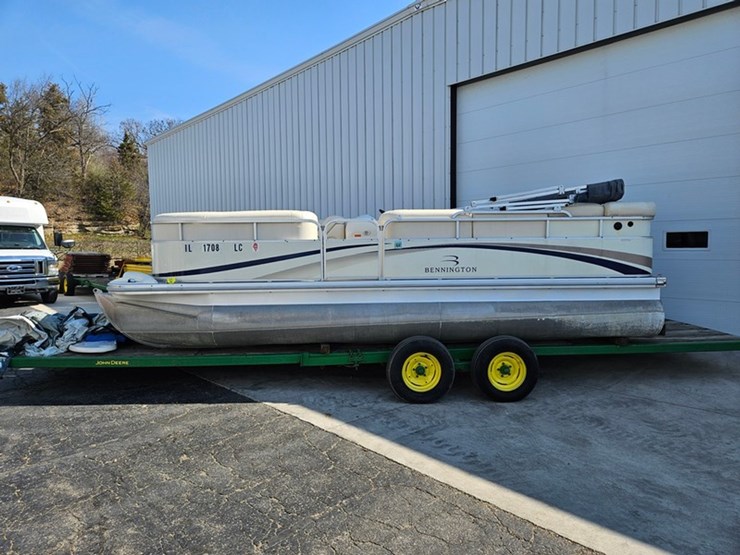 #21-•-bennington-2075rl-20'-pontoon-boat-image-2