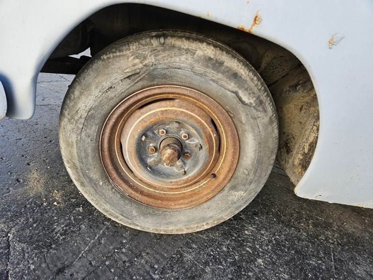 #33-•-1952-chevrolet-styleline-deluxe-sedan-image-44