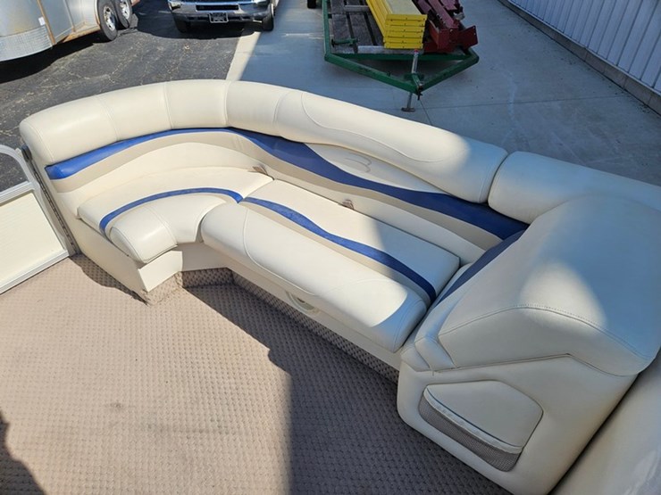 #21-•-bennington-2075rl-20'-pontoon-boat-image-14