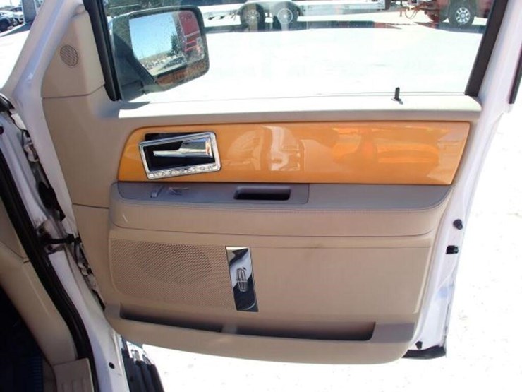 2009-lincoln-navigator-image-37