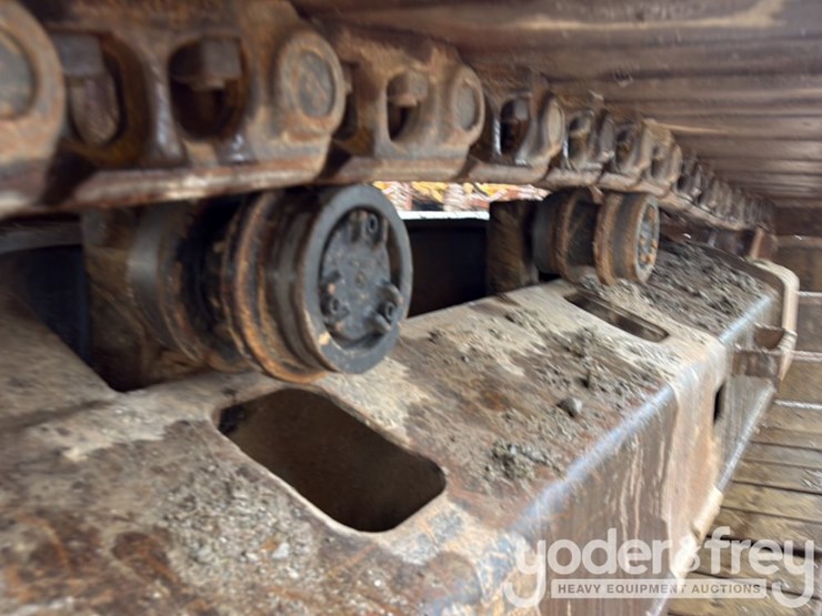 2005-caterpillar-330-image-9