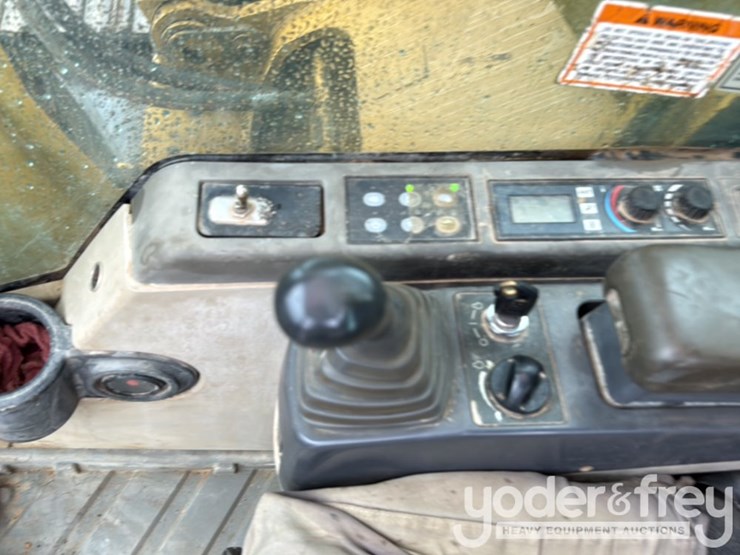 2005-caterpillar-330-image-37