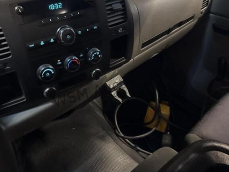 2012-chevrolet-silverado-3500-image-27