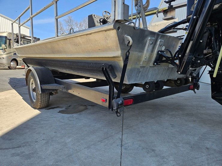 #22-•-clark-19'-flat-bottom-fishing-boat-image-54