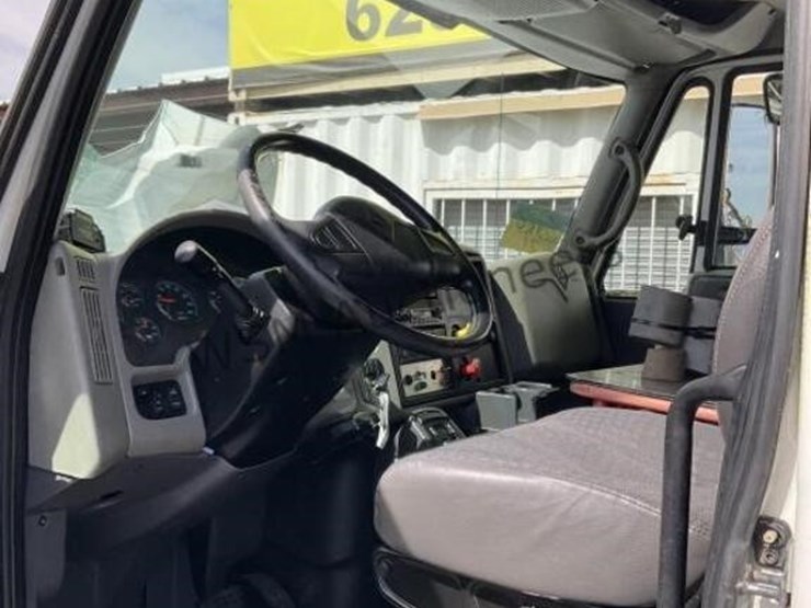 2008-international-7400-image-29