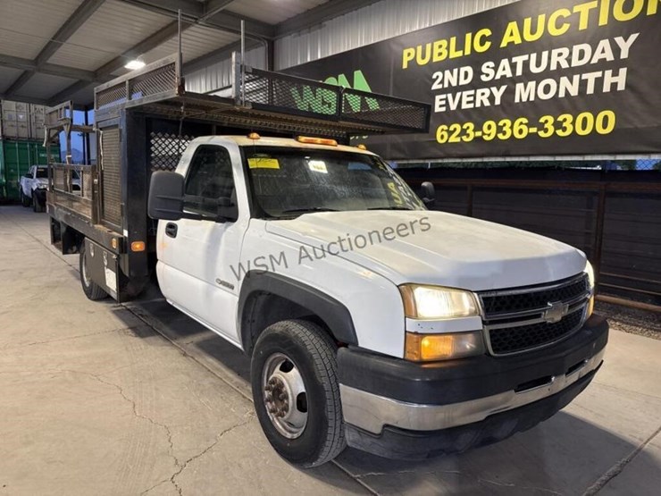 2006-chevrolet-silverado-3500-image-2