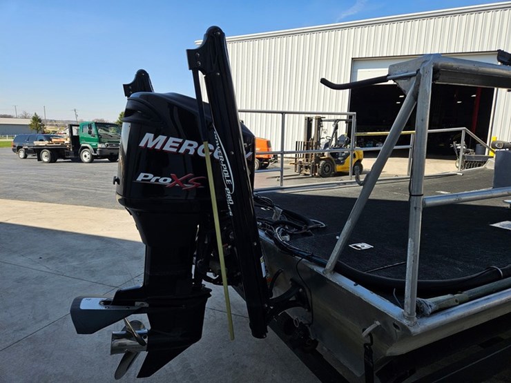 #22-•-clark-19'-flat-bottom-fishing-boat-image-17