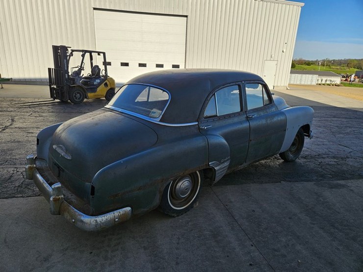 #33-•-1952-chevrolet-styleline-deluxe-sedan-image-5