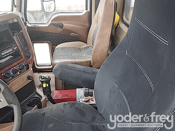 2010-mack-gu713-image-25