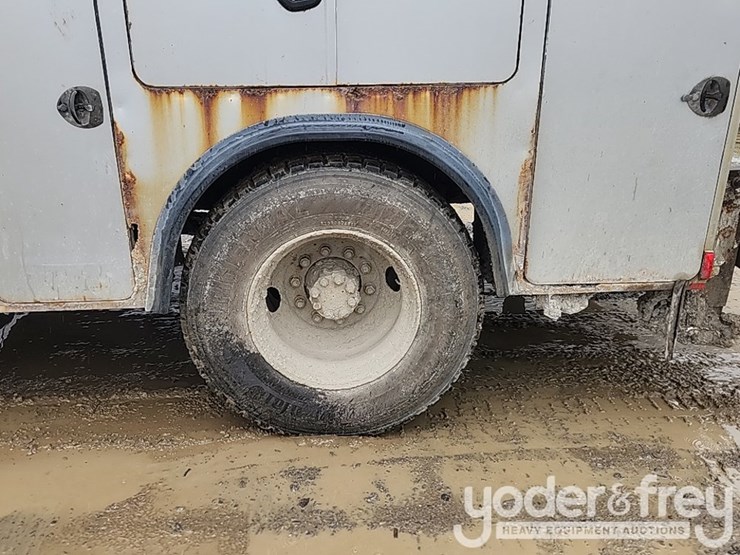 2005-international-durastar-4300-image-10