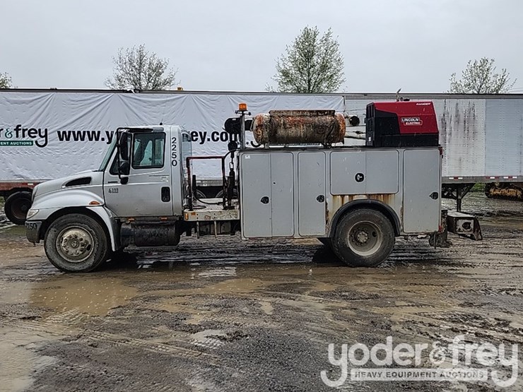 2005-international-durastar-4300-image-2