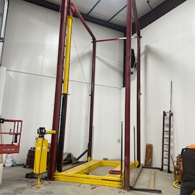 #20 • Target Lift International T4SFOURHIGHSTACKER Car L