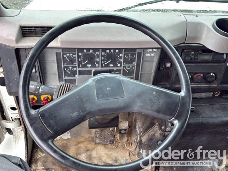 international-4700-image-28