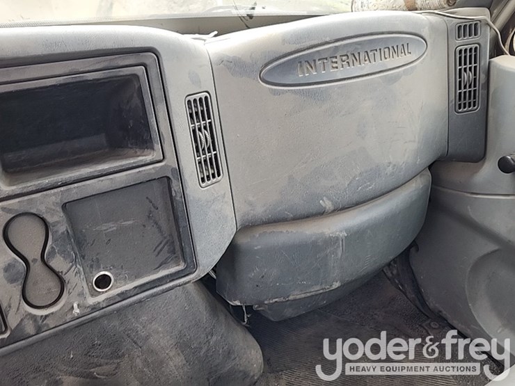 2005-international-durastar-4300-image-22