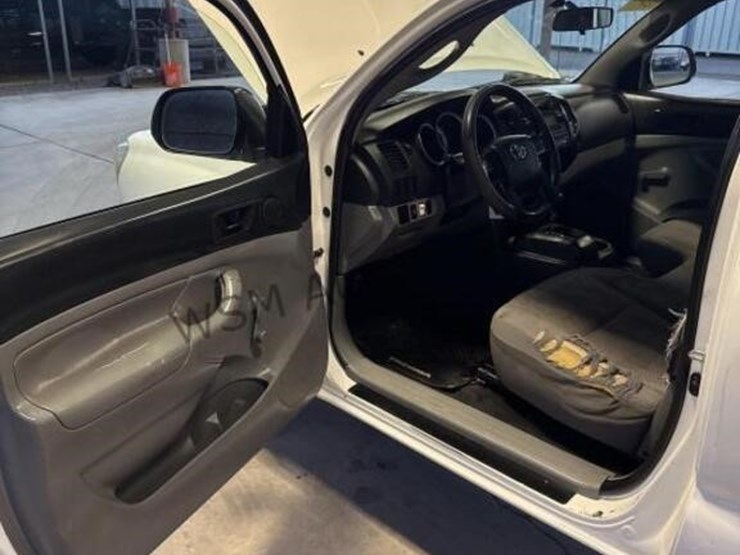 2012-toyota-tacoma-image-27