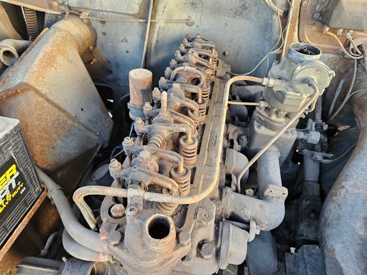 #33-•-1952-chevrolet-styleline-deluxe-sedan-image-12