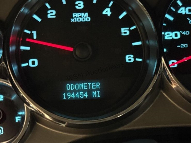 2012-chevrolet-silverado-3500-image-25