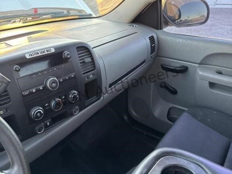 2013-chevrolet-silverado-1500-image-25