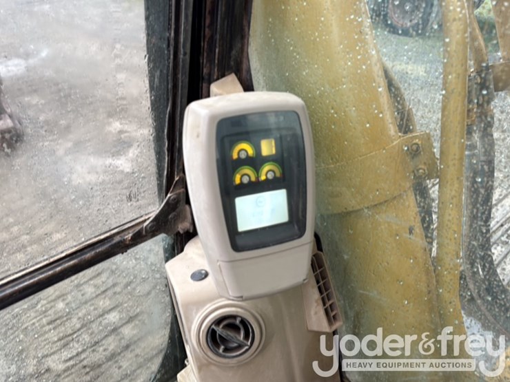 2005-caterpillar-330-image-39