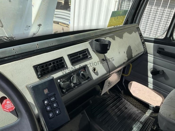 2002-freightliner-fl70-image-20