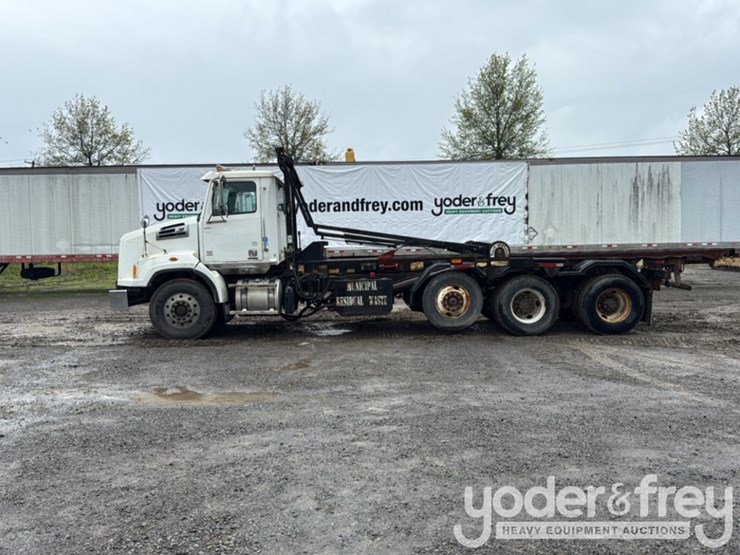 2015-western-star-4700sb-image-2