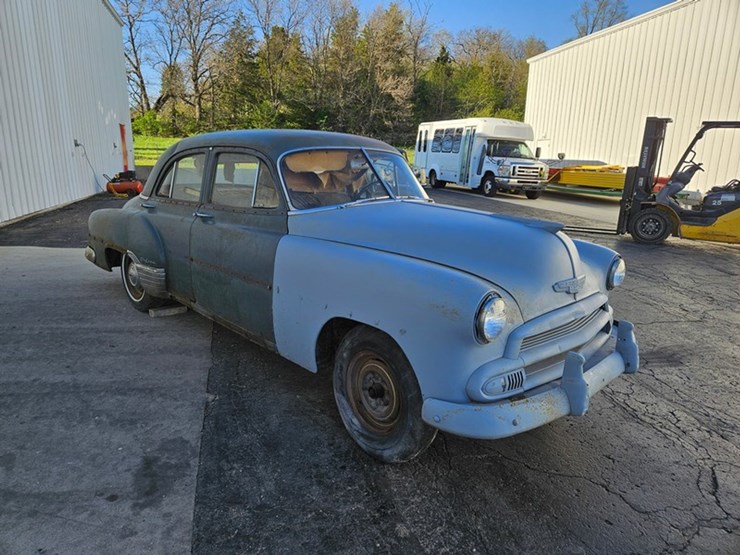 #33-•-1952-chevrolet-styleline-deluxe-sedan-image-7