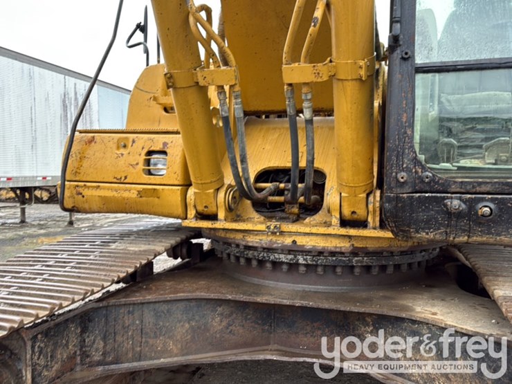 2005-caterpillar-330-image-19
