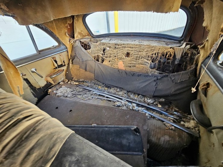 #33-•-1952-chevrolet-styleline-deluxe-sedan-image-32