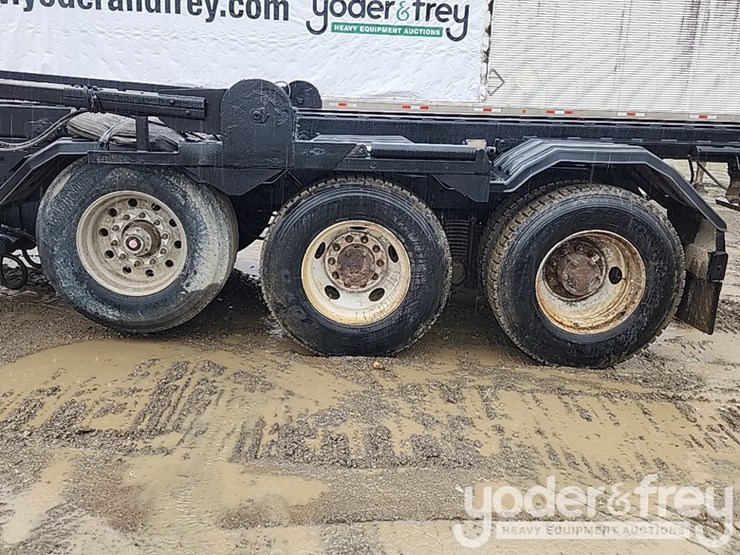 2010-mack-gu713-image-14