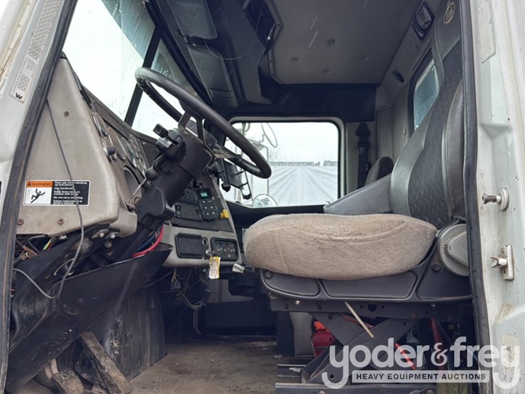 2015-western-star-4700sb-image-28