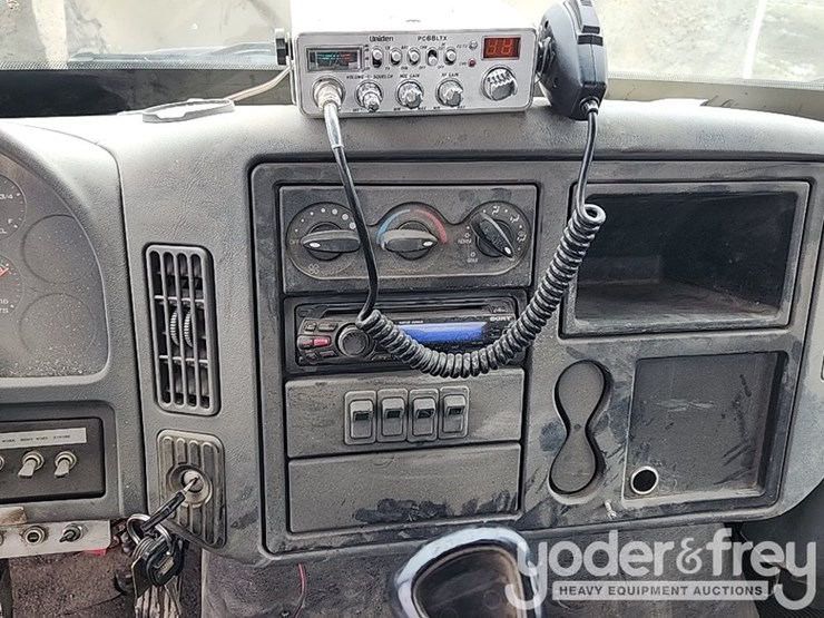 2005-international-durastar-4300-image-23