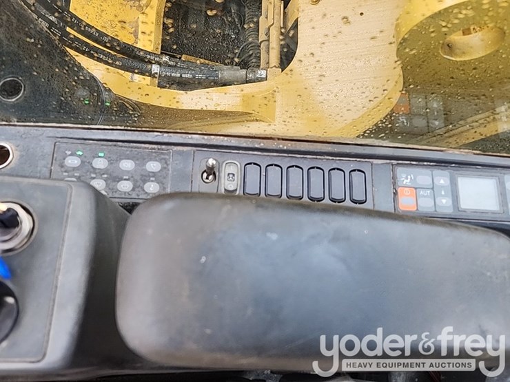 2011-caterpillar-328d-image-38
