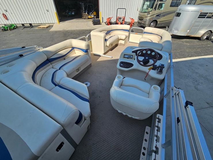 #21-•-bennington-2075rl-20'-pontoon-boat-image-25